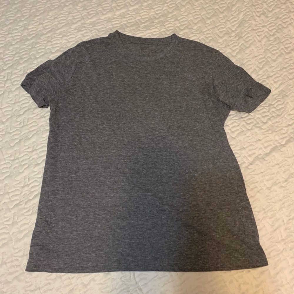 Light grey men’s t shirt